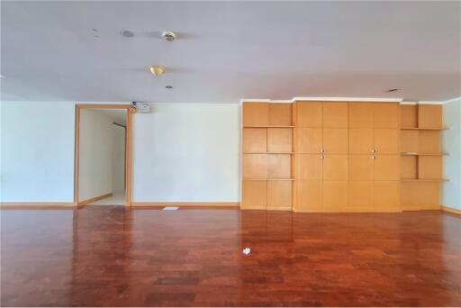 Penthouse Duplex for Rent: Pet-Friendly & Steps Away from BTS Phrom Phong