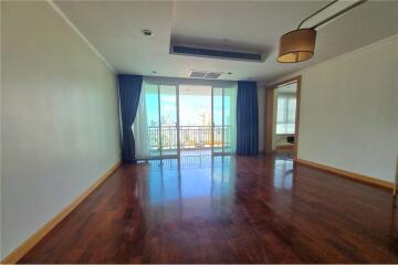 Penthouse Duplex for Rent: Pet-Friendly & Steps Away from BTS Phrom Phong