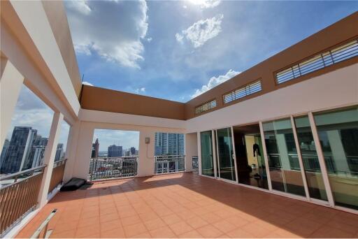 Penthouse Duplex for Rent: Pet-Friendly & Steps Away from BTS Phrom Phong - 920071001-12381