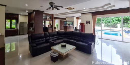 6 Bedroom Freehold Pool Villa on 1 Rai of Land for Sale in Kathu