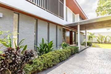 Residential Family Villa on Large Plot in Convenient Layan Location