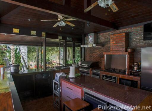 4-6 Bed Family Residence in Cherng Talay, Pasak, 5 min from Boat Avenue, Porto and Bang Tao Beach