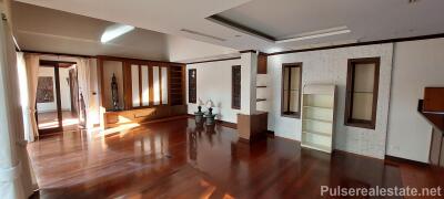 4+1 Bedroom Pool Villa for Sale, Phase 1 of Sai Taan, Walking Distance to Bangtao Beach