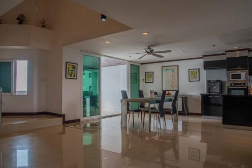 3 Bedrooms Corner Duplex Apartment In Jomtien Beach Paradise For Sale