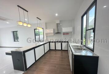 5-Bedrooms plus Study room - Suitable for Home Office - Sukhumvit soi 71