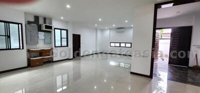 5-Bedrooms plus Study room - Suitable for Home Office - Sukhumvit soi 71