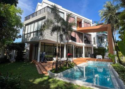 3 Story Corporate Style Pool Villa on sale in Kathu