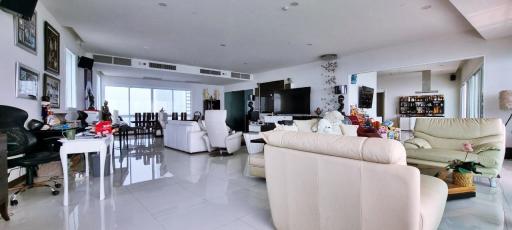 Lovely Penthouse at Movenpick for Rent