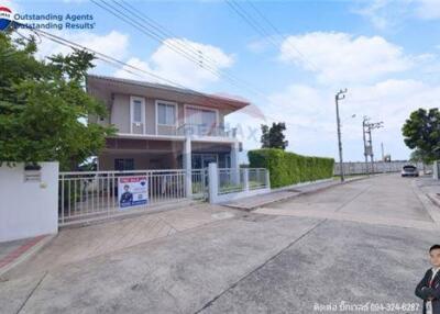 180 Sqm., 3 Beds, 3 Baths Townhouse listed for ฿ 7,690,000.