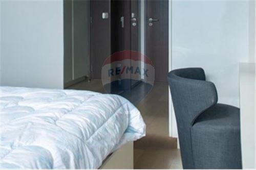 Luxury condo, prime location, spacious rooms, near BTS Ratchathewi. - 920071065-372