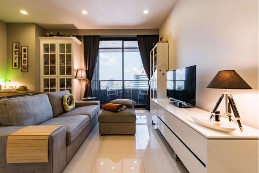 Affordable Luxury at M Silom: Spacious Rooms and Prime Location near BTS Chong Nonsi