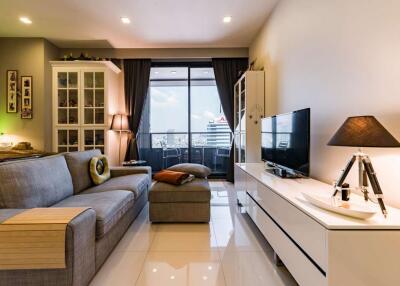 Affordable Luxury at M Silom: Spacious Rooms and Prime Location near BTS Chong Nonsi - 920071065-265