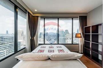 Affordable Luxury at M Silom: Spacious Rooms and Prime Location near BTS Chong Nonsi