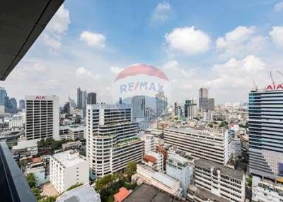 Affordable Luxury at M Silom: Spacious Rooms and Prime Location near BTS Chong Nonsi