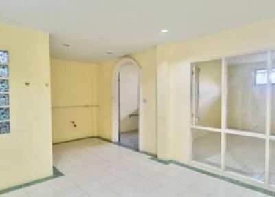 Townhouse for sale in Sriracha Pimpaporn Village