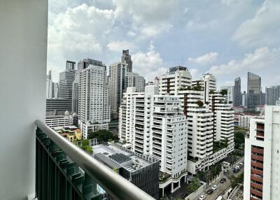 Well-Sized 1-Bedroom Condo Asoke