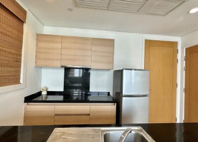 Well-Sized 1-Bedroom Condo Asoke