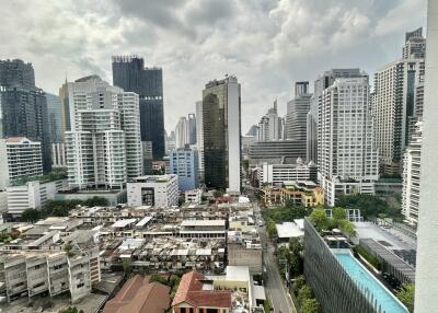 Well-Sized 1-Bedroom Condo Asoke