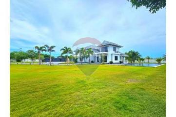 Elegant Quality Villa Near BlacMountain