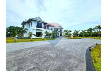 Elegant Quality Villa Near BlacMountain