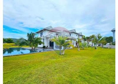 Elegant Quality Villa Near BlacMountain