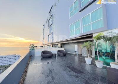 Ocean View 1 Bed 1 Bath Condo in Pratumnak