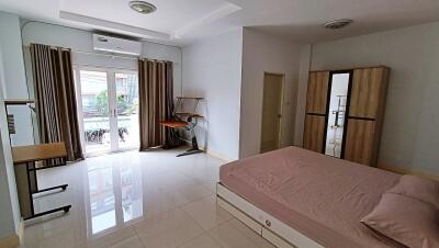 South Pattaya 3 Storey House for Rent