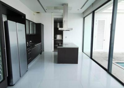 3 Bedrooms 4 Bathrooms Size 365sqm. Le Raffine 39 for Rent 180,000 THB for Sale 68mTHB