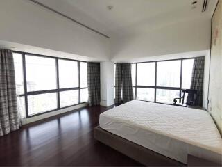 3 Bedrooms 4 Bathrooms Size 365sqm. Le Raffine 39 for Rent 180,000 THB for Sale 68mTHB