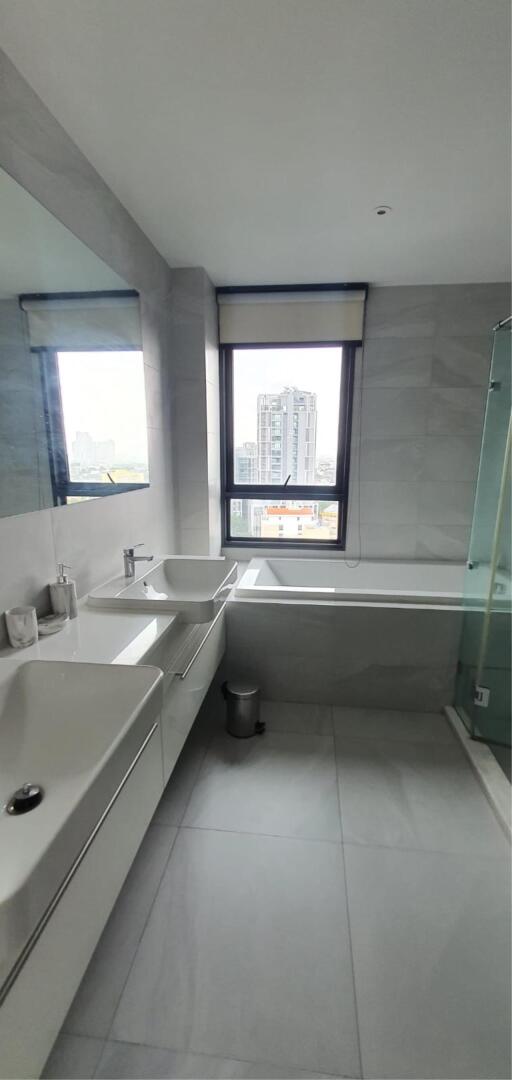 2 Bedrooms 2 Bathrooms Size 75sqm. Rhythm Ekkamai for Rent 55,000 THB