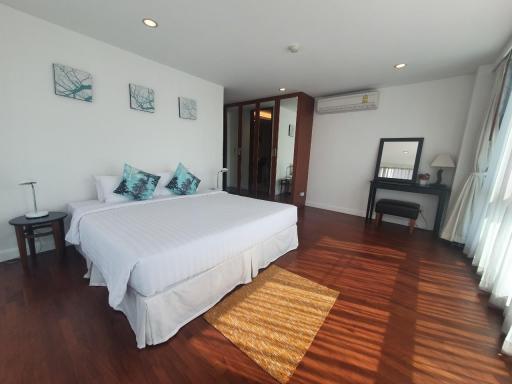 4 Bedrooms 4 Bathrooms Size 270sqm. Sathon Gallery Residences for Rent 100,000 THB