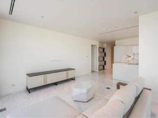 2 Bedrooms 2 Bathrooms Size 120sqm. Four Season for Rent 155,000 THB