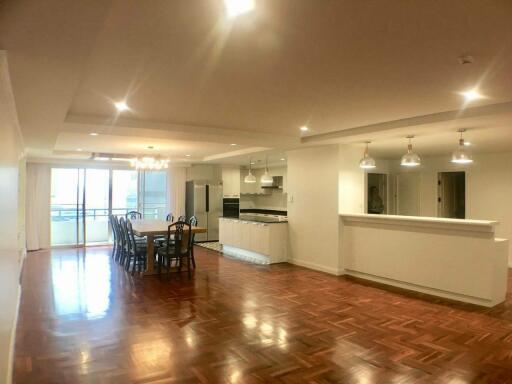 3 bedrooms 3 bathrooms size 320sqm. Wattana Heights for Rent 100,000 THB