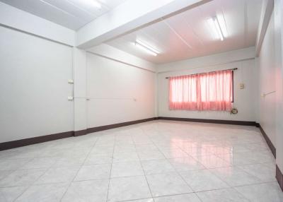 Commercial Premises to Rent Hang Dong Road