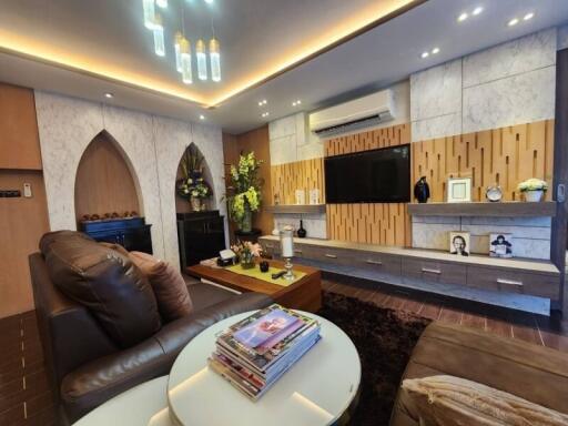 Luxurious two bedroom Condo in East Pattaya