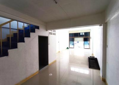 Commercial Building directly on Soi Khao Noi