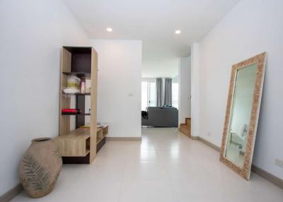 Spacious 5-BR With Private Pool Near Prem School,