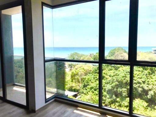 Beautiful sea view condo in Pratamnak Hill