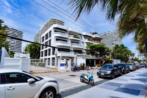 Large 4 story home right on the beach