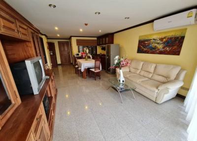 Spacious 2 bedroom apartment with pool view
