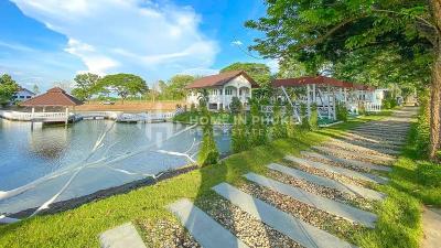 Riverside Cafe & Resort in Ayutthaya