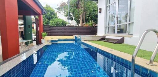 House with swimming pool in Na Jomtien for sale