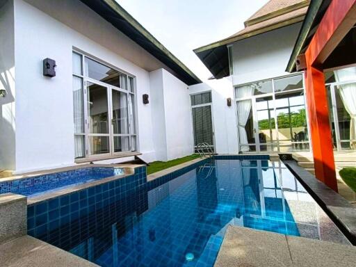 House with swimming pool in Na Jomtien for sale