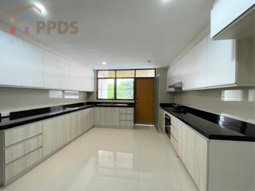 Big balcony 3 bedrooms for rent near BTS Asoke