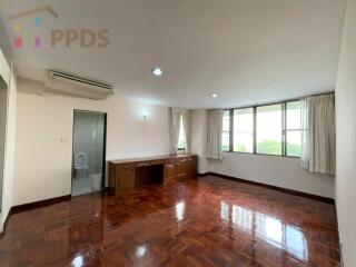 Big balcony 3 bedrooms for rent near BTS Asoke