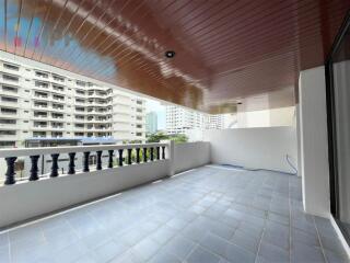 Big balcony 3 bedrooms for rent near BTS Asoke