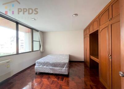 Big balcony 3 bedrooms for rent near BTS Asoke