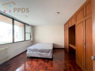 Big balcony 3 bedrooms for rent near BTS Asoke