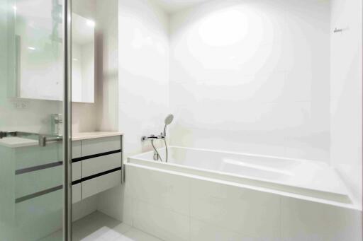 For RENT : HQ by Sansiri / 1 Bedroom / 1 Bathrooms / 48 sqm / 40000 THB [R12140]