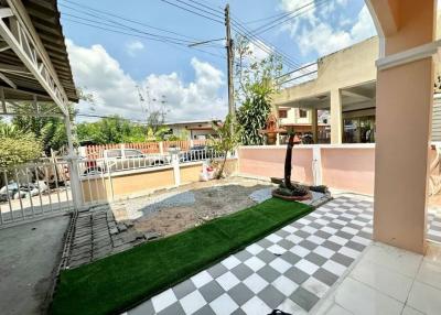 House for sale in Sriracha, Saenpreeda Village 7, cheap price.